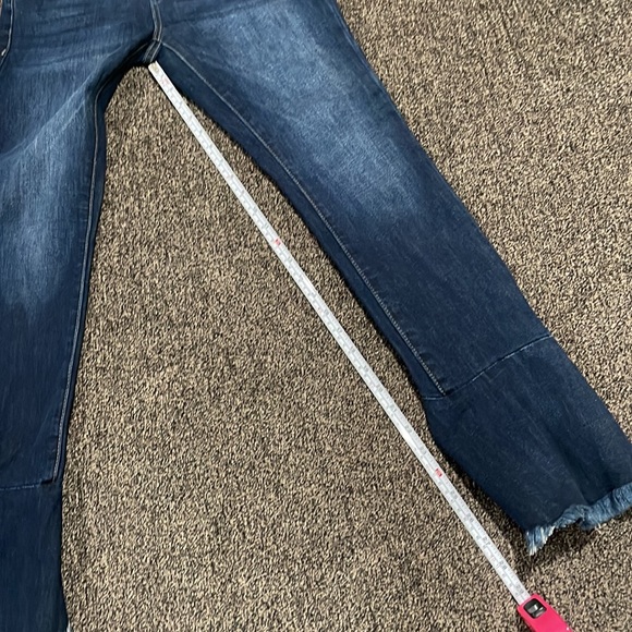 BLANKNYC FITTED FLARED RAW HEM JEANS. NEW WITH TAGS Size 26. - Picture 14 of 16
